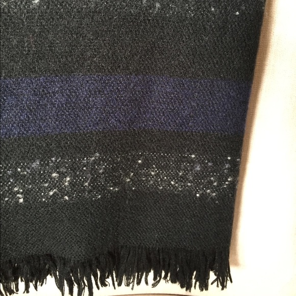 Guess Reversible Striped Blanket Scarf - Picture 7 of 9